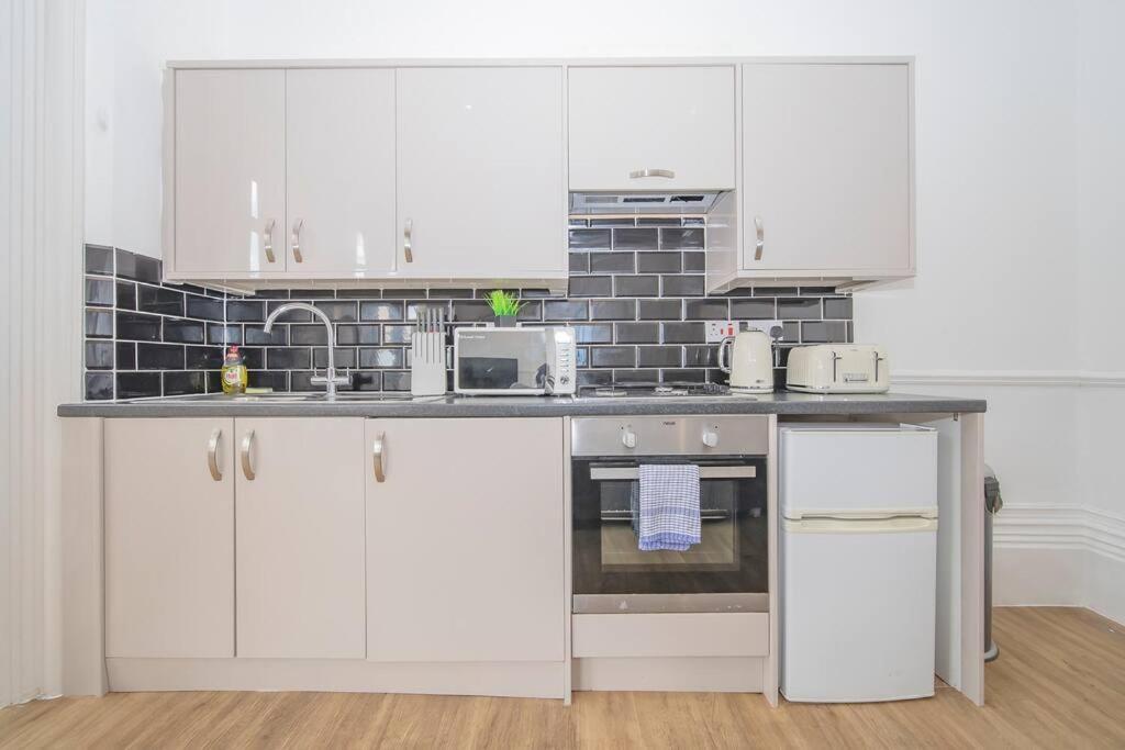 Flash Sales Offer - Any Week Day No Minimum Night Restrictions Central Hove 1 Bedroom Flat Bn38Bru02 Εξωτερικό φωτογραφία