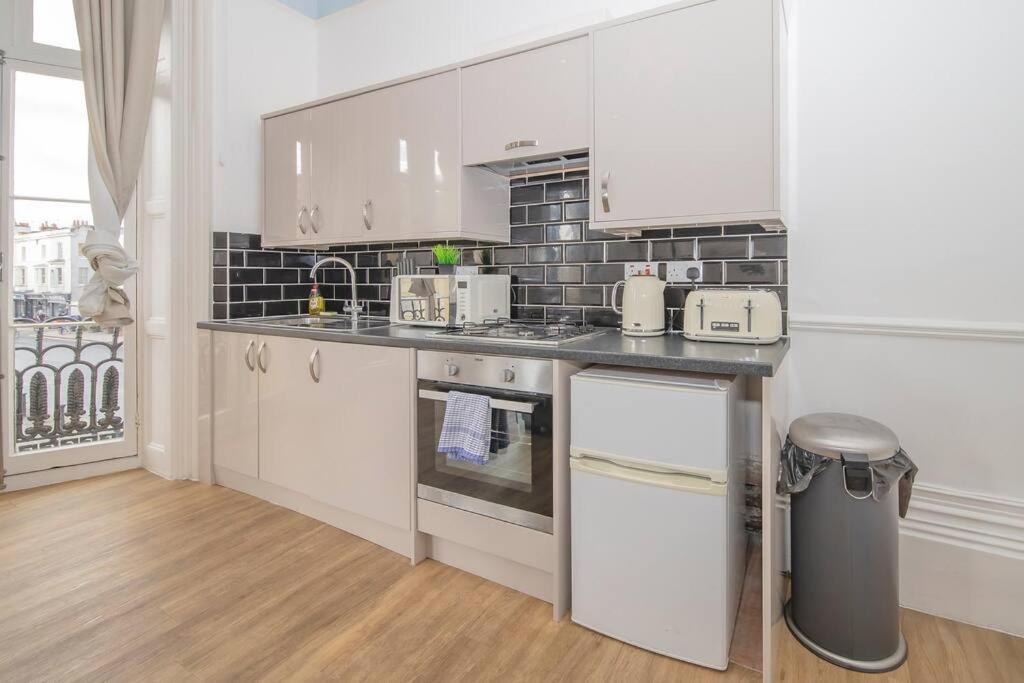 Flash Sales Offer - Any Week Day No Minimum Night Restrictions Central Hove 1 Bedroom Flat Bn38Bru02 Εξωτερικό φωτογραφία