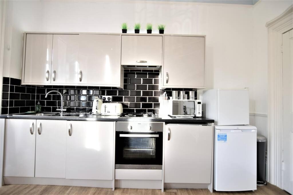 Flash Sales Offer - Any Week Day No Minimum Night Restrictions Central Hove 1 Bedroom Flat Bn38Bru02 Εξωτερικό φωτογραφία